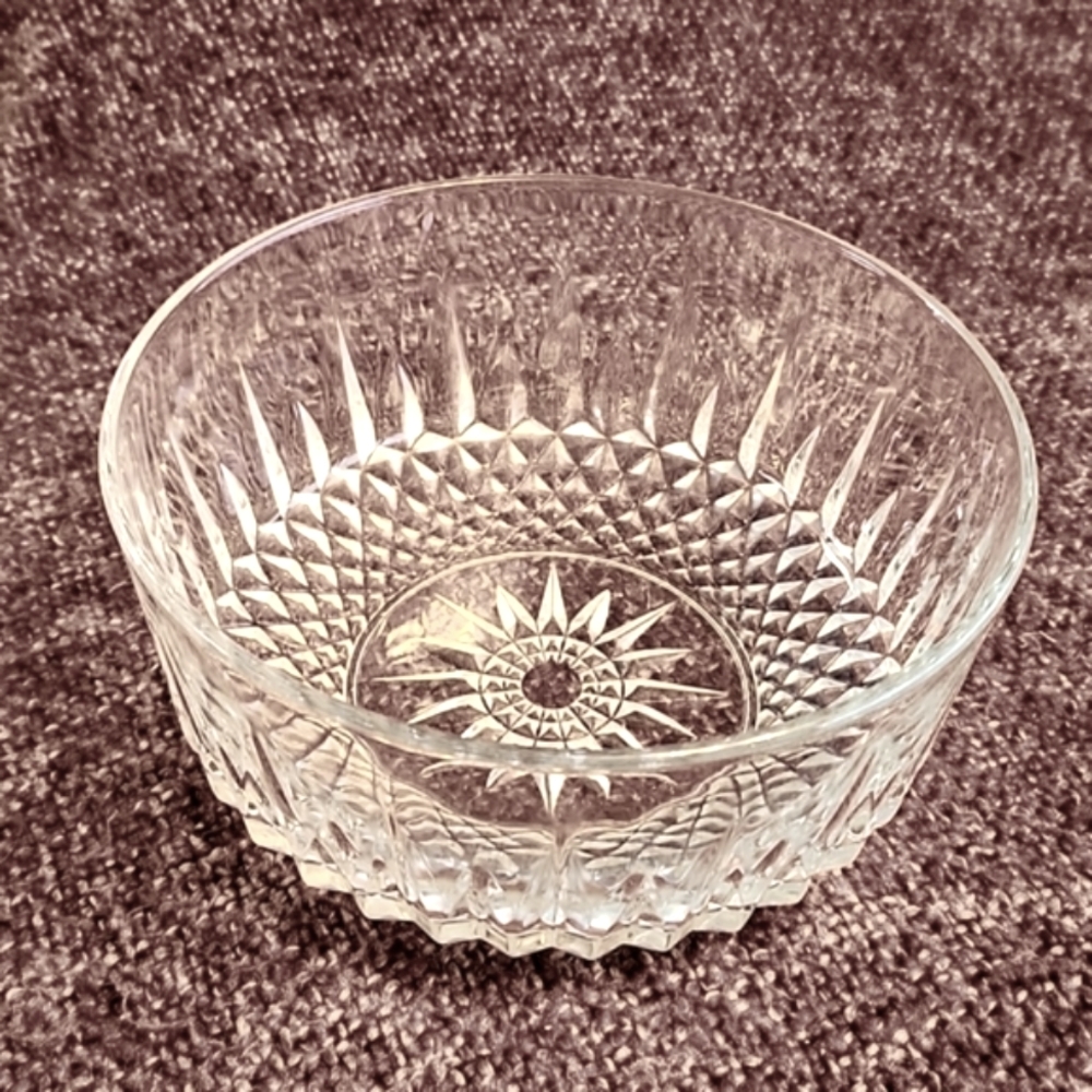 Arcoroc France Starburst Diamond Pattern Bowl - Medium